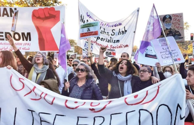WOMAN, LIFE, FREEDOM: Protest with ISA and Rosa on the 25th of November
