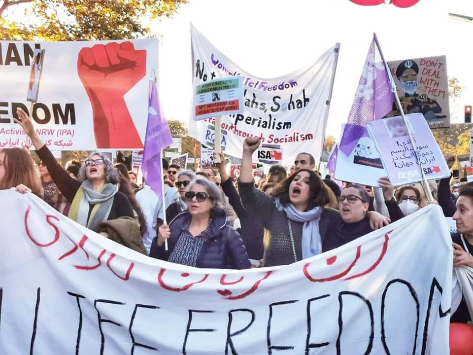 WOMAN, LIFE, FREEDOM: Protest with ISA and Rosa on the 25th of November